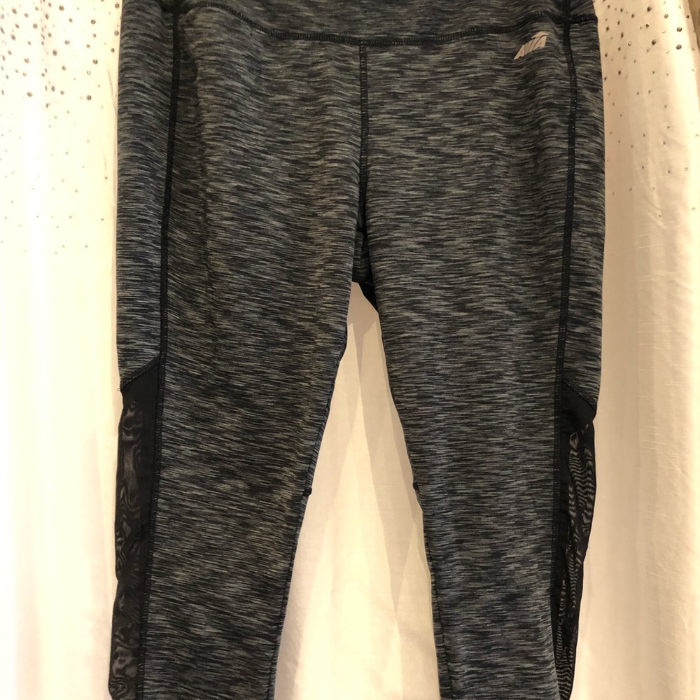 Women’s grey leggings